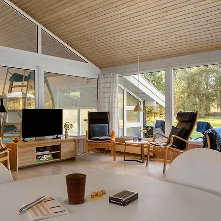 4 Bedroom Awesome In Semesterbostad *