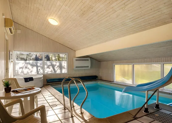 4 Bedroom Awesome In * Saltum