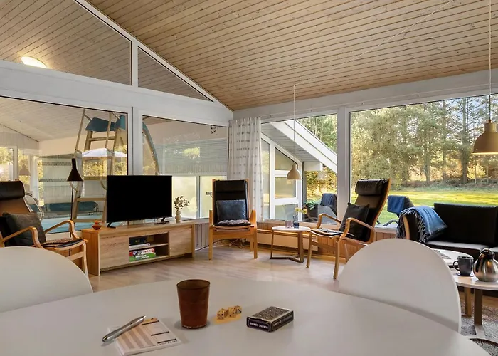 4 Bedroom Awesome In Semesterbostad *
