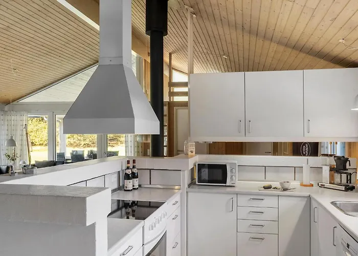 4 Bedroom Awesome In Semesterbostad Saltum